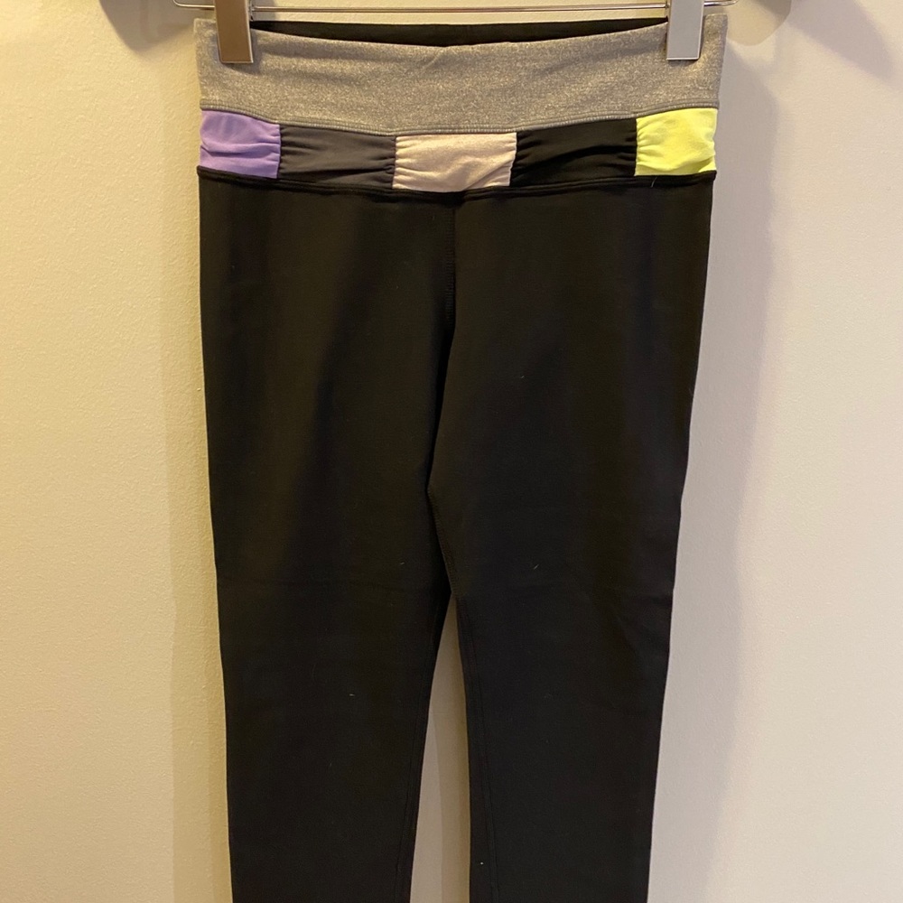 Lululemon size 4 wunder under crop